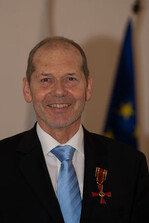 Der langjährige Vizepräsident des Bayerischen Gärtnerei-Verbandes Michael Speth erhielt im Februar für sein vielfältiges soziales Engagement das Bundesverdienstkreuz.