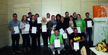 Am 10. Februar 2015 fiel im Oberstufenzentrum Werder der Startschuss fr den bundesweit anlaufenden Berufswettbewerb fr junge Grtnerinnen und Grtner. An diesem Ortsentscheid nahmen rund 70 Nachwuchskrfte des Gartenbaus teil. Im Bild die ausgezeichneten Siegerteams.