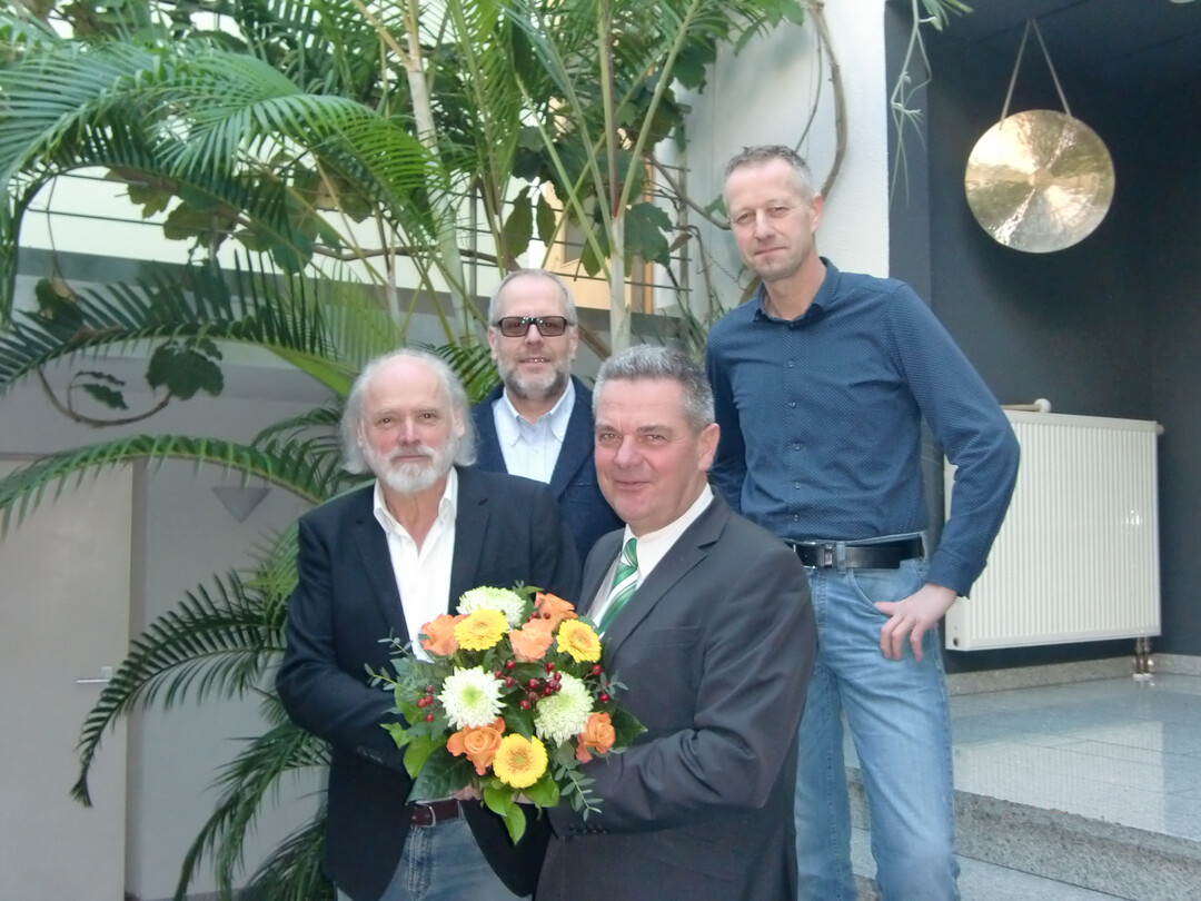 Prof. Hubert Mhrle bergibt nach acht Jahren den Vorsitz der Gesellschafterversammlung an Gerhard Hugenschmidt 