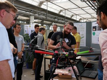 Die Wissenschaftlerinnen und Wissenschaftler prsentierten ihre Forschungsergebnisse zum Gartenbau 4.0 an verschiedenen Stnden.