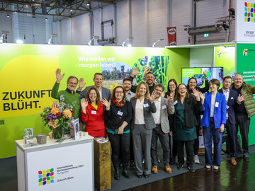 Das Team der IGA Ruhrgebiet 2027 begrt die Fachbesucher in Halle 4, Stand 4C19.<br>