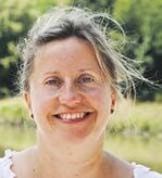 Claudia von Freyberg<BR>
ist seit fast drei Jahren verantwortliche Redakteurin bei campos, der Zeitung für Landschaftsgärtner (www.campos-net.de). Sie arbeitet außerdem bei den DEGA-Magazinen mit.