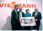 Bei der Eröffnung am Stammsitz von Viessmann hob die Bundeskanzlerin die Innovationskraft des Herstellers von Heiz-, Industrie- und Kühlsystemen hervor.