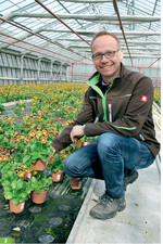 Thomas Viehweg mit einer orangefarbenen Neuheit.