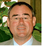 Gartenbauberater geht:
Knut Steffen war 37 Jahre Gartenbauberater. Er gilt als treibende Kraft dafür, dass Marketing im bayerischen Gartenbau, der viele Jahre noch produktionsorientiert beraten wurde, eingeführt wurde. 23 Jahre lang organisierte Knut Steffen den Bayerischen Marketingtag in Würzburg – 2017 zum letzten Mal. Ende Juli ging er in den Ruhestand, wird aber künftig als freiberuflicher Fachjournalist vom heimischen Waldbüttelbrunn aus tätig sein.