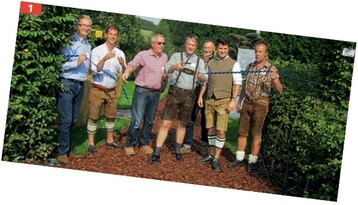Der Schaugarten der Baumschule Lorenz von Ehren ist erffnet! Von links nach rechts: Jens-Uwe Kretzer, Vertriebsleitung bei Lorenz von Ehren, Gabriel Jilg, Freier Landschaftsarchitekt, Konrad Parloh, Gesellschafter Lorenz von Ehren, Bernhard von Ehren, Geschftsfhrender Gesellschafter Lorenz von Ehren, Gereon Gller, Vertrieb Bayern und Sdtirol bei Lorenz von Ehren, Timo Eisl, Geschftsfhrer der Gesellschaft fr Garten- und Landschaftsbau, Hans Schmidt, Verantwortlicher fr den Schaugarten bei Lorenz von Ehren.