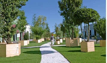 Der „Giardino Italia" soll als Fenster des italienischen Gartenbaus dienen. Entworfen wurde der Garten von Giorgio Strappazzon, Architekt der VS Associates, in Partnerschaft mit der Universitt Padua.