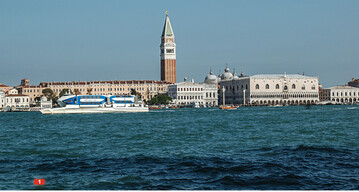 Ein Kanal trennt die Insel Giudecca vom historischen Stadtkern Venedigs.