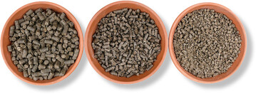Als Dngungsvarianten wurde Schafwolle in drei verschiedenen Pelletierungsgren (unten), eine Mischung dieser Pellets sowie geschnittenes Schafwollvlies eingesetzt.