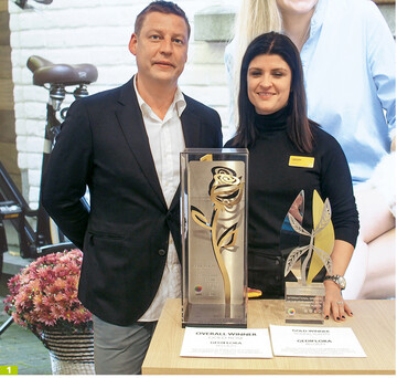 Elien Pieters und Ehemann David Daenens freuen sich ber zwei Prmierungen der AIPH: die Prmierung „International Grower of the Year" und die Goldmedaille in der Kategorie Jungpflanzen.