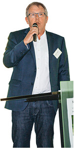 Günter Orschulik von Pöppelmann erläuterte den Pöppelmann Blue"-Topf mit seinem Recycling-Kreislauf.