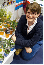 Rechts: Claire Varrault-Alix ist seit 2014 zusammen mit ihrer Schwester Veronique Barrault Inhaberin des Staudenbetriebs Barrault Horticulture.