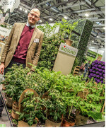 Verkaufsleiter Biosund, Rasmus Moth Madsen, freute sich über das große Interesse an Topfkräutern und Gemüsepflanzen.