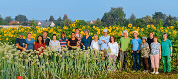 Mit seinen deutschen, rumnischen, serbischen und thailndischen Wurzeln ist das Team von Saatzucht Rose hnlich vielfltig wie die Kulturen.