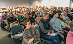Alle hoffen auf Zeiten, in denen Fortbildungsveranstaltungen wie dieses Poinsettienseminar 2019 in Nürnberg wieder möglich sind.
