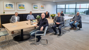 Von links: Bart Sneek (HilverdaFlorist), Marc Rost (HilverdaFlorist), Nico Reijm (HilverdaFlorist), Ben van der Heide (Bosman van Zaal), Arthur Koekkoek (HilverdaFlorist), Marco Braam (Bosman van Zaal), Gerard Peek (Bosman van Zaal)