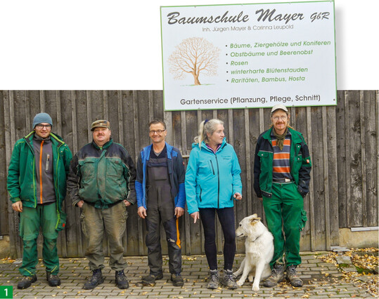  Von links: Mitarbeiter Philipp zdemir, Uli Knaup, Markus Knig, Ehepaar Corinna Leupold und Jrgen Mayer, dazwischen Hund Bailey 