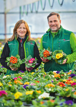 Isabell Eber und Bernd Hödl während der Primel-Aktion 2020.