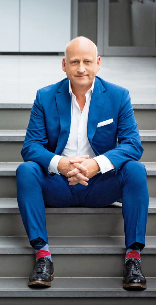 Als Vorstand Blumen & Pflanzen der Landgard eG verantwortetdie Themen Beschaffung, Erzeugermanagement, Mitgliederwesen, Einkauf, Vertrieb, Intralogistik, Marketing und Unternehmenskommunikation, Qualittsmanagement und Nachhaltigkeit sowie Logistik/FLS bei Landgard. Dabei kann er auf ber zehn Jahre Erfahrung in der Erzeugergenossenschaft zurckgreifen. Schon vor seiner Berufung in den Landgard-Vorstand 2020 war er als Generalbevollmchtigter Blumen & Pflanzen, Geschftsfhrer Blumen & Pflanzen und Geschftsfhrer Bloomways fr das Produktsegment Blumen & Pflanzen verantwortlich.