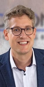 Andreas Löbke ist Gartenbauingenieur und ausgebildeter Baumschuler mit Praxiserfahrung im GaLaBau. Seit 2004 ist er als Projektleiter in der strategischen Unternehmensberatung Co Concept sowie als Geschäftsführer einer grenzüberschreitenden Obst- & Gemüsebauvereinigung für die regionale Markenstrategie von Eist Uebst a Ge- méis" verantwortlich. Schwerpunkt der Beratung bilden die strategische und betriebswirtschaftliche Unternehmensentwicklung, Aufbau von Kooperationen und strategischen Allianzen, sowie die Durchführung von Markt- und Sektoranalysen.