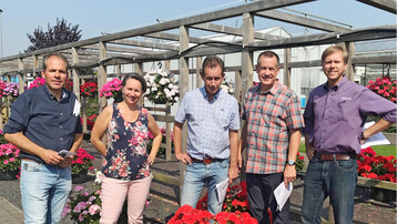 Von links: Perry van der Haak (CEO bei Perry vd Haak), Harriette Aarden (Zchtungsmanagerin bei Florensis), Leo Hoogendoorn (CEO bei Florensis), Mike Klopmeyer (Prsident von Ball Flora Plant) und Santiago Brown (Zchtungsdirektor bei Ball Flora Plant)
