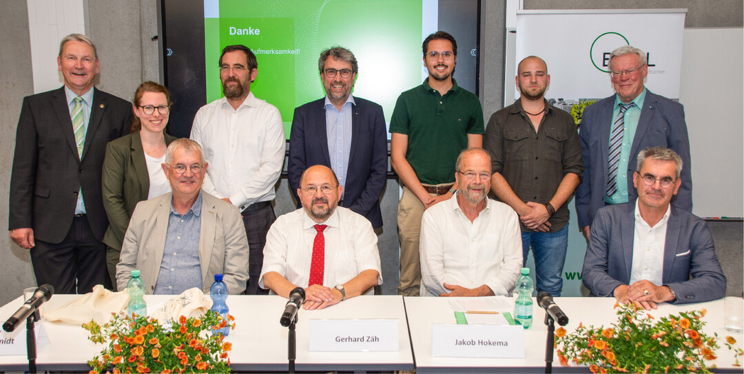 Die Referenten des Forums von links: Marc-Guido Megies, Yvonne Grau, Prof. Dr. Uwe Schmidt, Prof. Dr. Thomas Hannus, Gerhard Zäh, Prof. Martin Thieme-Hack, Raphael Noltemeyer, Jakob Hokema, Finn Kott, Reinhard Kindler und Dr. Josef Bosch