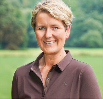 Mariel Kleeschulte ist 54 Jahre alt und Mutter von zwei erwachsenen Tchtern. Die Diplom-Agraringenieurin ist seit 1996 geschftsfhrende Gesellschafterin der Kleeschulte Erden GmbH & Co. KG. Sie ist auerdem Mitglied der Vollversammlung der IHK Arnsberg.