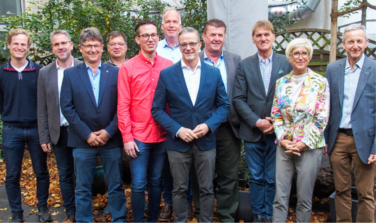 Sie arbeiten mit im Vorstand des Bundesverbands Zierpflanzen im Zentralverband  Gartenbau. Von links: Alexander Kientzler, Oliver Krebs, Leo Thissen, Jens Schachtschneider, Thomas van Megen, Christoph Schnges, Frank Werner, Bert Schmitz, Bernhard Klein, Eva Khler-Theuerkauf, Stefan Fleischle; es fehlt der neu in den Vorstand gewhlte Dieter Boland.