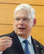 Prof. Dr. Stephan Dabbert sieht das ZBG an der Universität Hohenheim, der einzigen Vollfakultät für Agrarwissenschaften in Deutschland, gut aufgehoben.