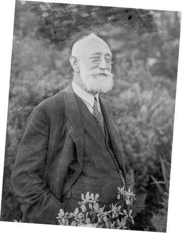 Georg Arends (Bild: 1926) konzentrierte sich in seinem Betrieb in Ronsdorf vllig auf die Zucht und Vermarktung von winterharten Stauden.