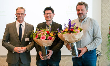 Von links:Aufsichtsratsvorsitzender Frank Werner gratulierte dem neuen Mitgliedervertreter Philipp Schwab aus Ingolstadt sowie dem neuen stellvertretenden Mitgliedervertreter Johannes Schmitt aus Poxdorf.
