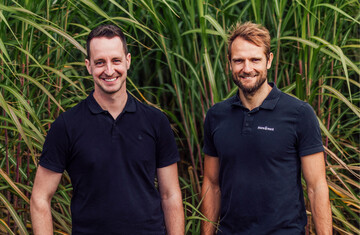 Florian Moser, Geschftsfhrer Re-Peat Agrar (links) und Dr. Simon Griesser, Projektmanager fr Innovation und Nachhaltigkeit bei Floragard.