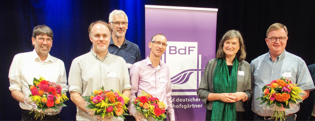 Die Expertenrunde zum Dialog Friedhof ein modernes Museum", von links: Prof. Dr. Norbert Fischer, Dr. Thorsten Benkel, Dr. Martin Venne, Dr. Michael C. Albrecht, Birgit Ehlers-Ascherfeld und Andreas Mäsing