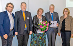 Verleihung der Osnabrücker Ehrenmedaille an Dr. Karl-Heinz Kerstjens. Von links: Prof. Martin-Thieme-Hack, Marc-Guido Megies, Astrid Kerstjens, Dr. Karl-Heinz Kerstjens und Bürgermeisterin Eva-Maria Westermann