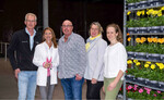 Von links – von Eurofleurs Elbers: Maarten Welvaarts, Produktionsleiter, Ann Elbers, Geschäftsführung, Heinz-Peter Rattmann, Ausbilder und zuständig für KLIMA.PROFIT im Unternehmen. Von Agrobusiness Niederrhein: Simone de la Motte und Kathrin Poetschki