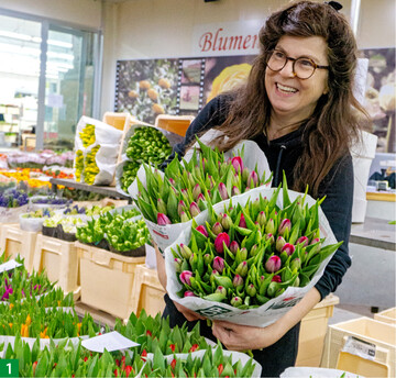Im Januar kostete ein Bund mit zehn einfachen Tulpen in Hamburger Blumenfachgeschften 12 Euro, bei Lidl 2,49 Euro.