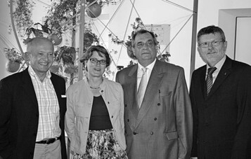 Die Preistrger (v.l.) Otto Bertram und Stefanie Jhling, Friedhold Gaimaier und Preistrger Prof. Dr. Dr. h.c. Walter Wohanka