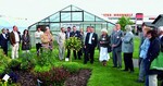 Auf großes Interesse stieß bei den eingeladenen Politikern der Rundgang durch die Versuchsstation in Stuttgart-Hohenheim mit
deren Leiter Dr. Michael Ernst
