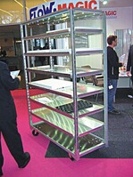 Karren mit LED-Lichtern sollen einen Pflanzentransport über lange Strecken ermöglichen