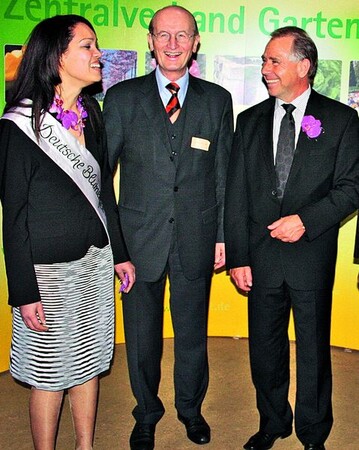 Gute Laune in der Blumenhalle (von links): Die Deutsche Blumenfee Fayette Scherwinski, Dresden, Bundeslandwirtschaftsminister a. D. Jochen Borchert und ZVG-Prsident Herker
