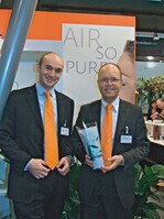 Mark-Jan Terwindt, links, und Fred van der Hoeven stellen die neue Kampagne zur Luftreinigung durch Pflanzen vor