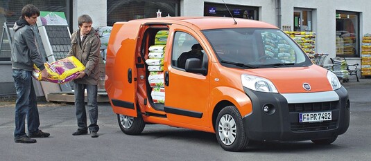 Knallbunt und gierig auf Ladung: der neue Fiat Fiorino