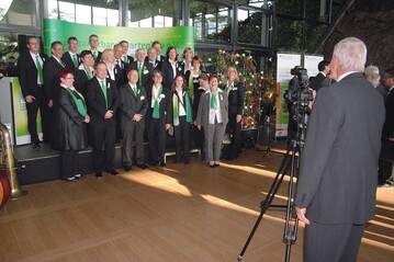 Gruppenbild zum Jubilum: Die Mann- und Frauschaft des Zentralverbands Gartenbau, der fr die grne Branche mit Verbandssitz sowohl in Bonn als auch in Berlin aktiv ist Bild: Killgus