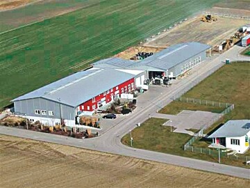 Durch den Anbau (hinten) ist die Produktionsflche der Firma Schneider verdoppelt worden