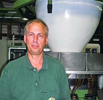 Günter Heidel ist für den technischen Ablauf bei der Folienproduktion verantwortlich