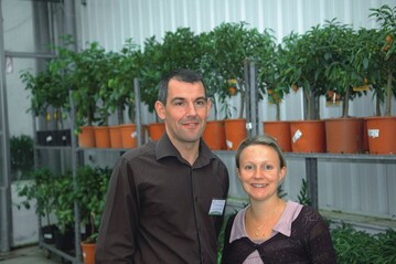 Christelle Boz, Assistentin der Geschftsleitung, und Christope Le D, der bei Horti Cash Plantes fr den Handel mit groen Gartencentern und Ketten verantwortlich ist