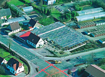 Geschft und Produktionsflchen sind verkehrsgnstig gelegen
