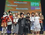 Märchenhafte Messestimmung: Auf der IPM-Eröffnungsveranstaltung begeisterten die Dänen mit einer Hans-Christian-Andersen-Parade
