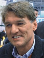 Bernhard Klein produziert unter 24000m² Hochglas blühende Topfpflanzen.