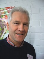 Hans-Peter van der Bloemen hat einen Endverkaufsbetrieb. Auf 1ha Freiland produziert er zahlreiche Stauden.